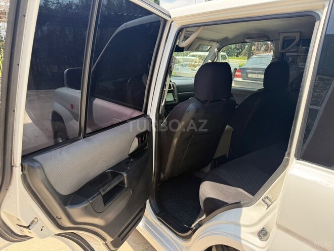 Mitsubishi Pajero io-8