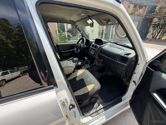 Mitsubishi Pajero io-9