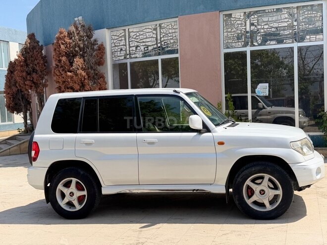 Mitsubishi Pajero io-5