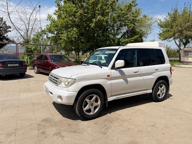 Mitsubishi Pajero io-7