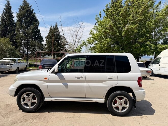 Mitsubishi Pajero io-6