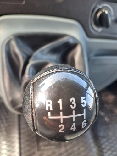 Ford Transit-18