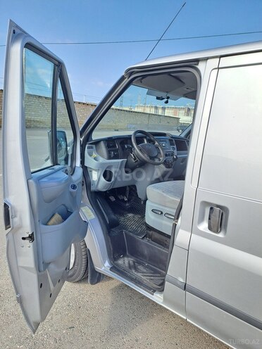 Ford Transit-7