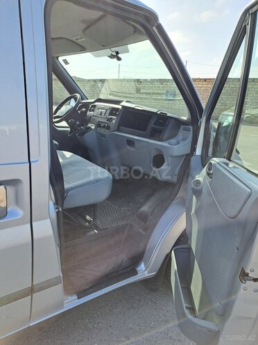 Ford Transit-12