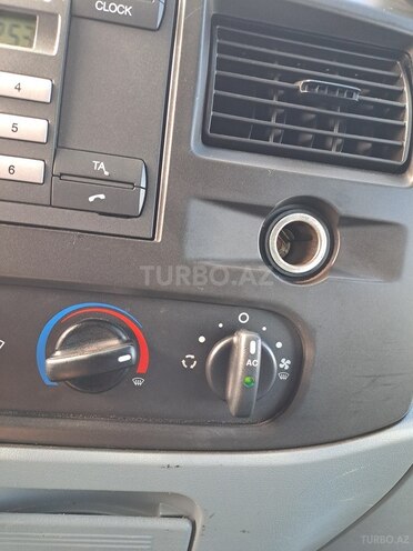 Ford Transit-17