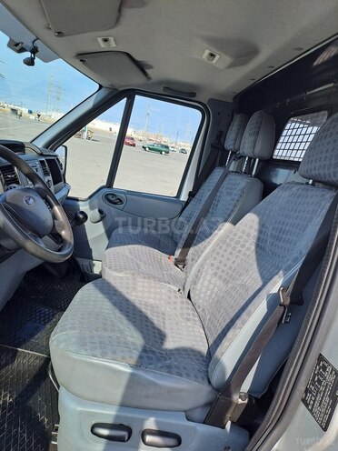Ford Transit-15