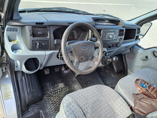 Ford Transit-6