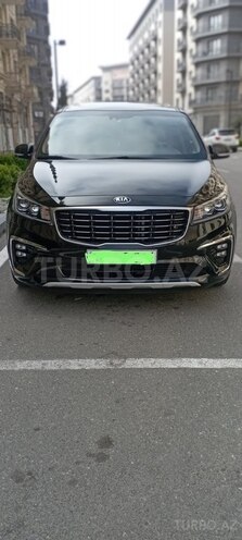Kia Carnival-1
