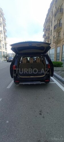 Kia Carnival-5