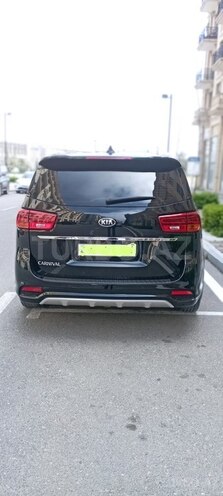 Kia Carnival-2