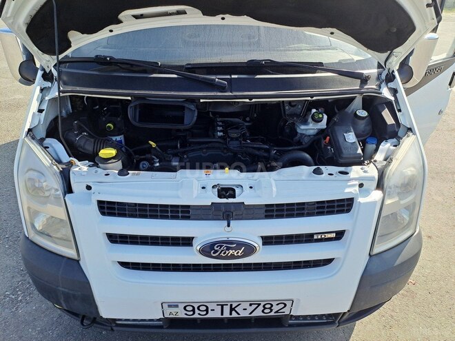 Ford Transit-13