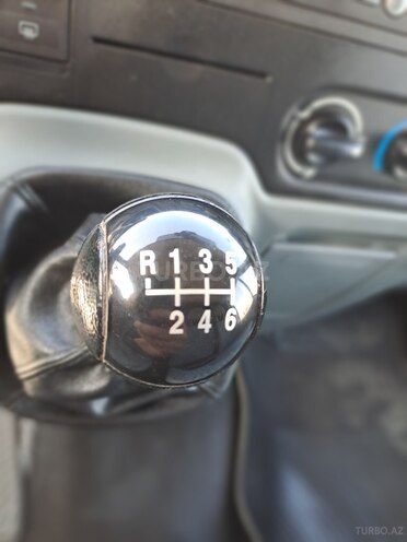Ford Transit-21