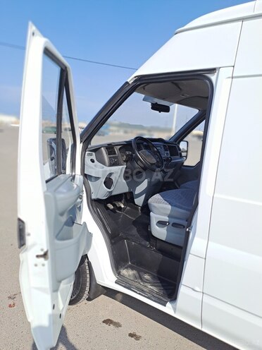 Ford Transit-9