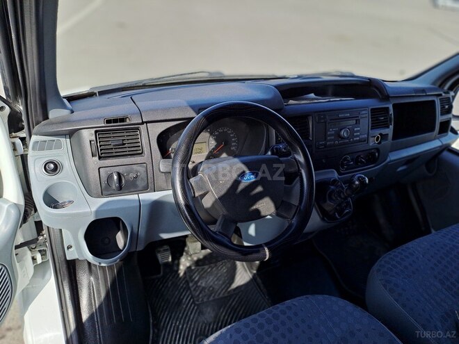 Ford Transit-8