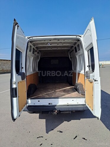 Ford Transit-17