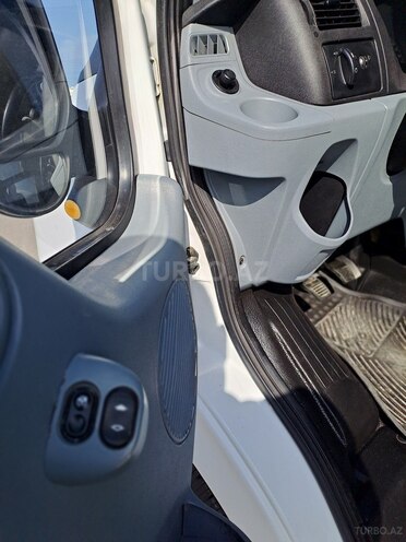 Ford Transit-11