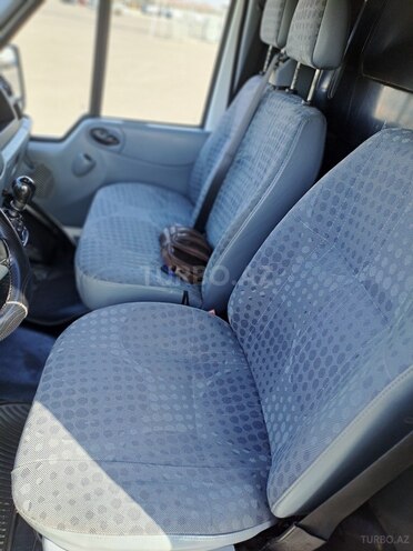 Ford Transit-12