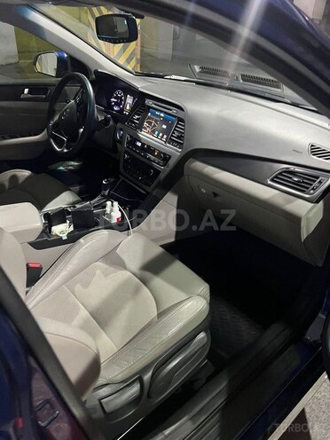 Hyundai Sonata-12