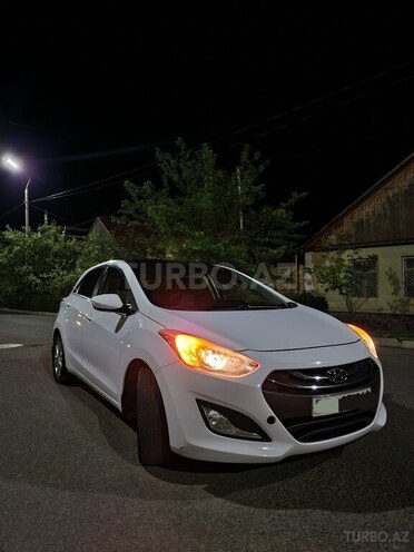 Hyundai Elantra-1