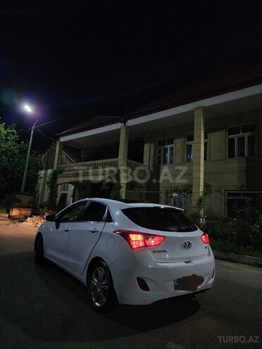 Hyundai Elantra-4