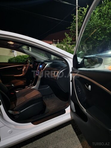 Hyundai Elantra-9