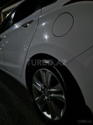 Hyundai Elantra-8