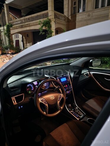 Hyundai Elantra-11