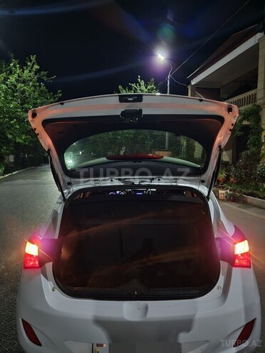 Hyundai Elantra-13