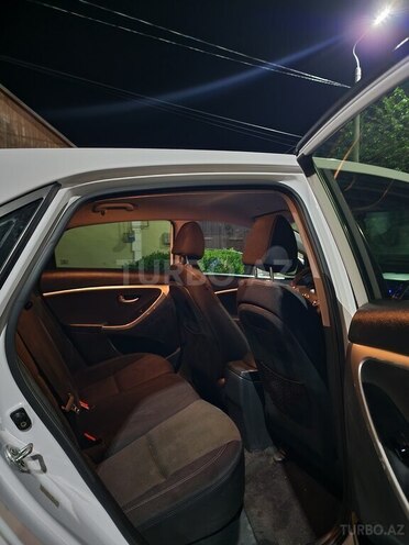 Hyundai Elantra-12