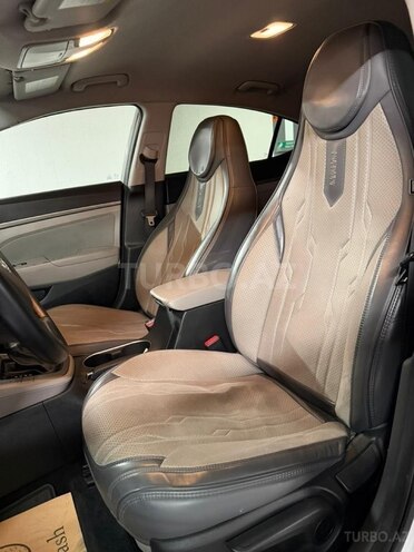 Hyundai Elantra-14