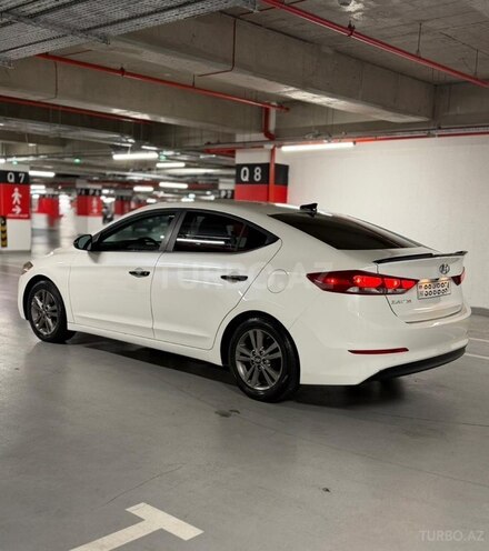 Hyundai Elantra-8