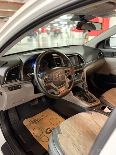Hyundai Elantra-10