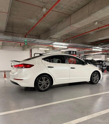 Hyundai Elantra-9