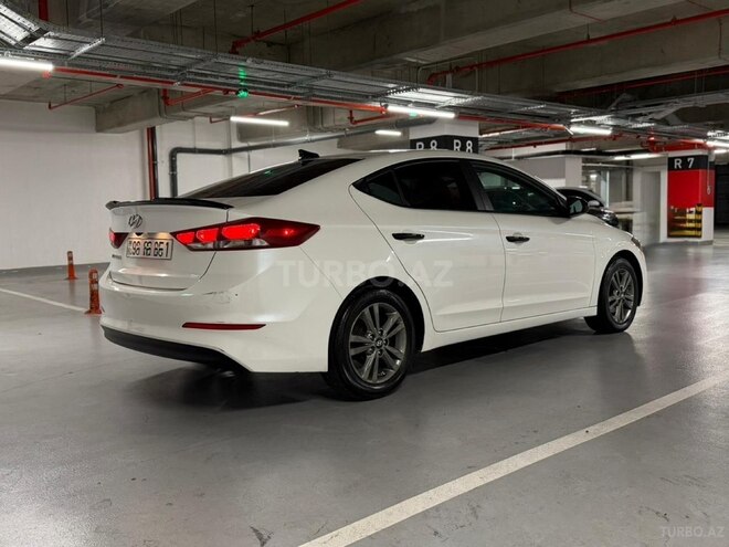 Hyundai Elantra-5