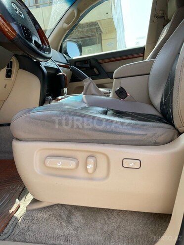 Toyota Land Cruiser-6