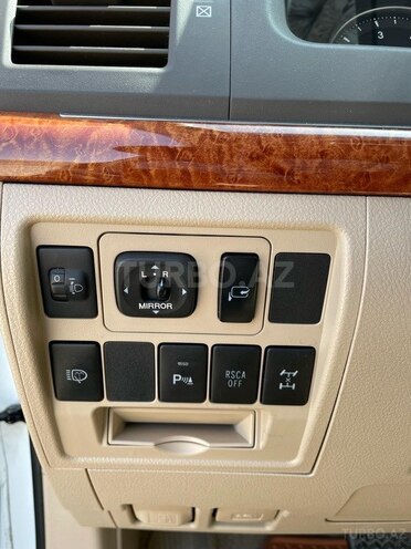 Toyota Land Cruiser-9