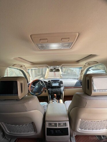 Toyota Land Cruiser-10