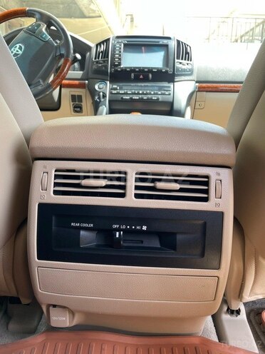 Toyota Land Cruiser-12