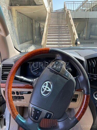Toyota Land Cruiser-13