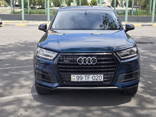 Audi Q7-1