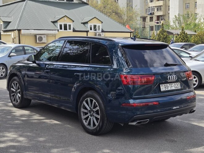 Audi Q7-5