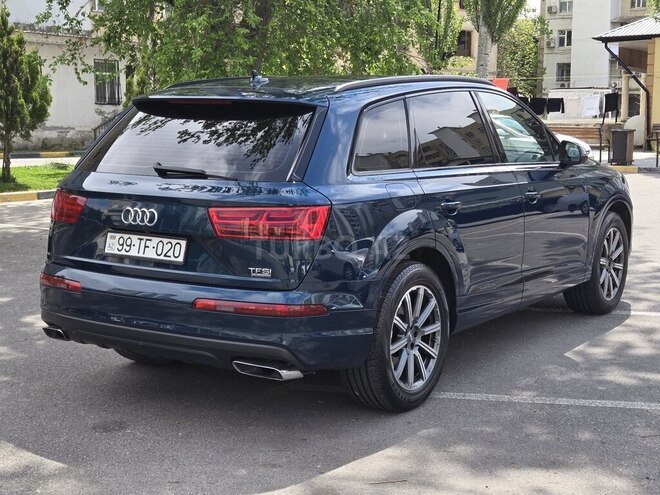 Audi Q7-6