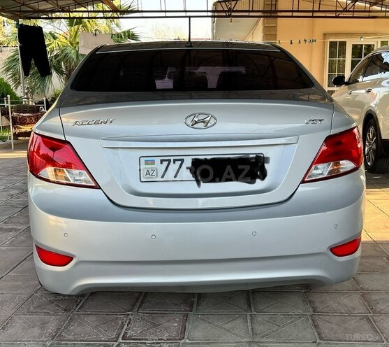 Hyundai Accent-2