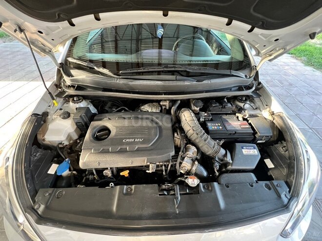 Hyundai Accent-6