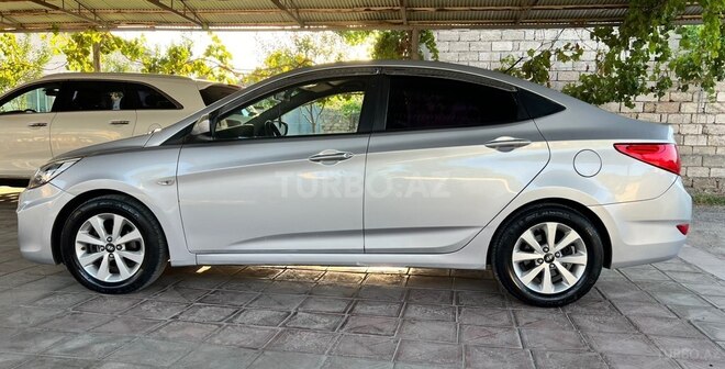 Hyundai Accent-3