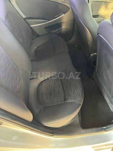 Hyundai Accent-5