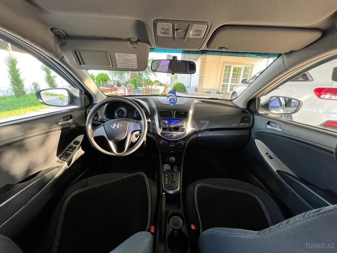 Hyundai Accent-4