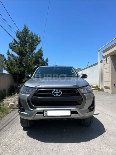Toyota Hilux-1