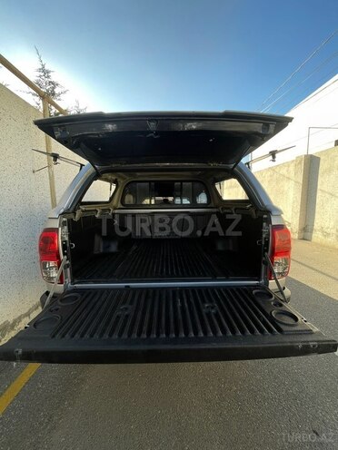 Toyota Hilux-4