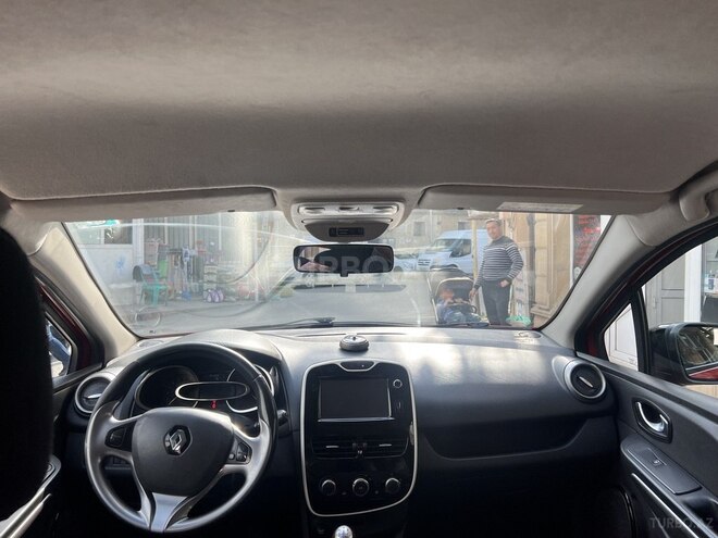 Renault Clio-12